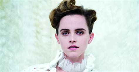 emma watson nudo|Emma Watson poses TOPLESS and flashes her body for totally。